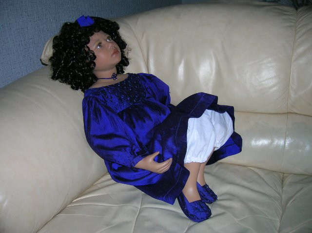 Очень синий топик или Королевский сапфир. Коллекционная фарфоровая кукла Наоми (Naomi) от Кристин Оранж