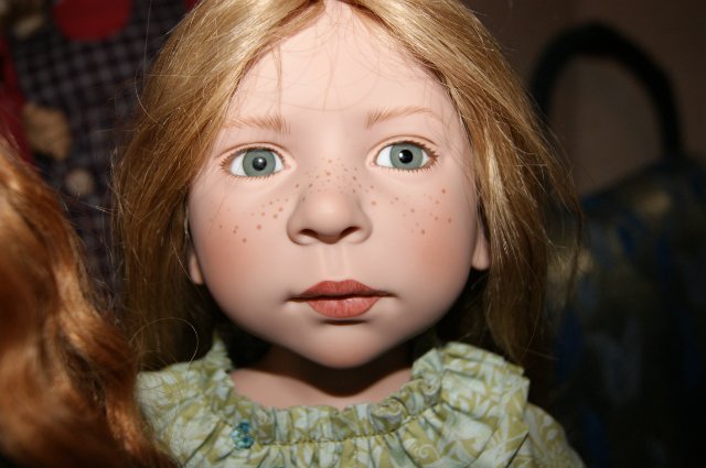 Кто стучится в дверь ко мне с толстой сумкой на ремне