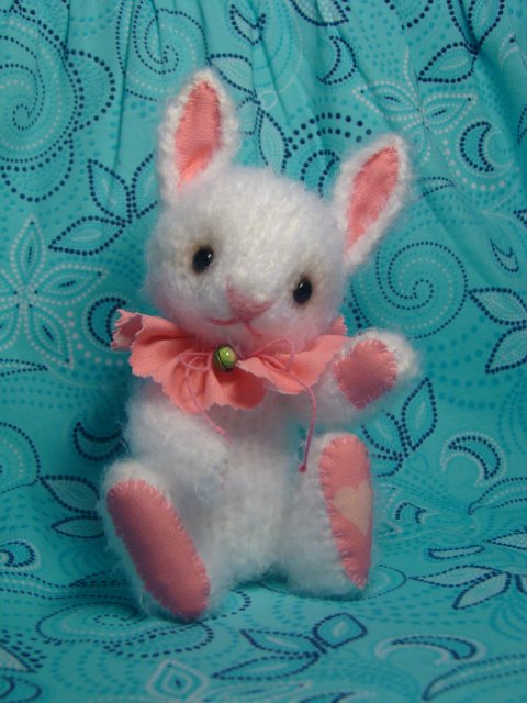 Ещё один весенний зайчик. Авторская игрушка Ольги Чернухо