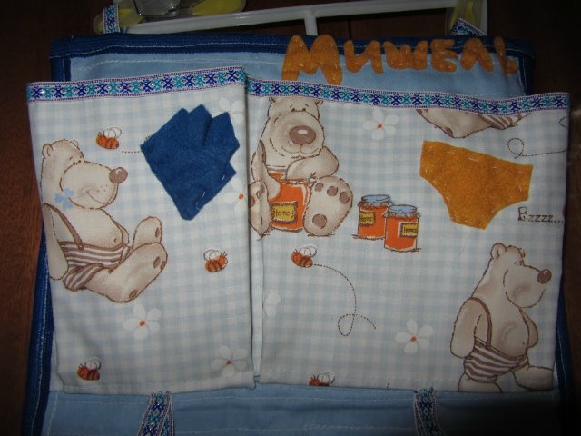 Детский сад, ясельная группа или мама мальчика играет в куклы