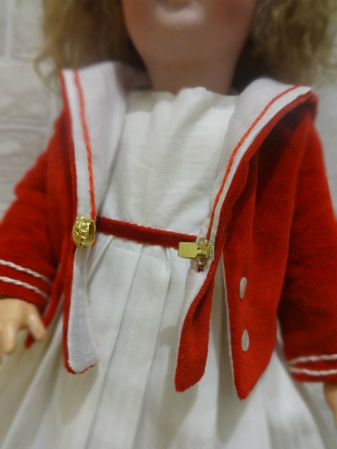 Энн озорная, забавная, любознательная малышка