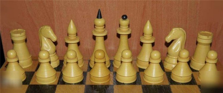 Славный пластик "бакелит"! У него отменный вид! Или возвращение бакелитового болванчика