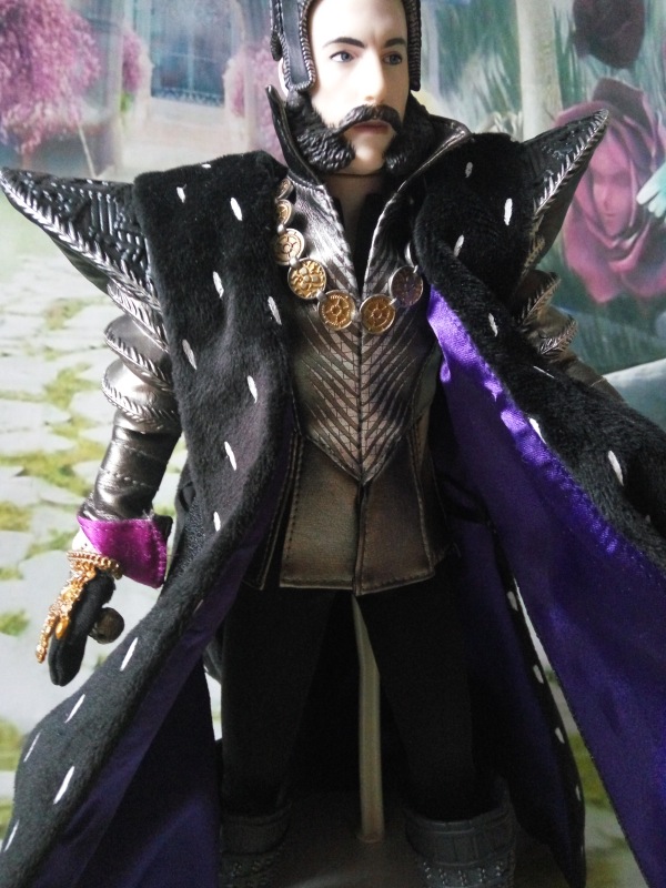 Моя колекция кукол ч1. Куклы Принцессы Диснея Алиса в зазеркалье и Золушка, Малефисента (фото 5)