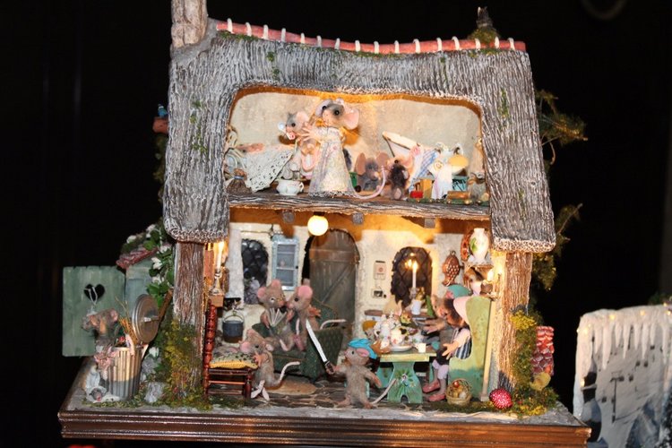 Все на выставку! Кукольные домики и миниатюра