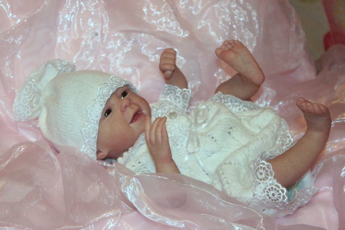 Вязаный комплект для маленькой куколки-принцессы