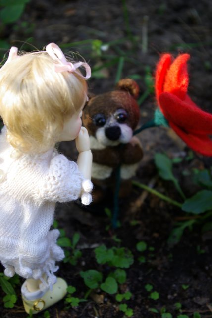 Маленькое приключение в саду цветов. Connie Lowe