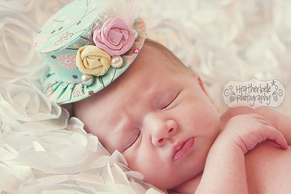 Миниатюрная шляпка в центре внимания | Бэйбики Миниатюрная шляпка в центре внимания