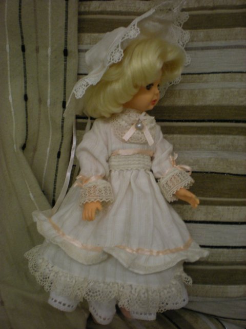 Не антикварное платье для не антикварной куклы