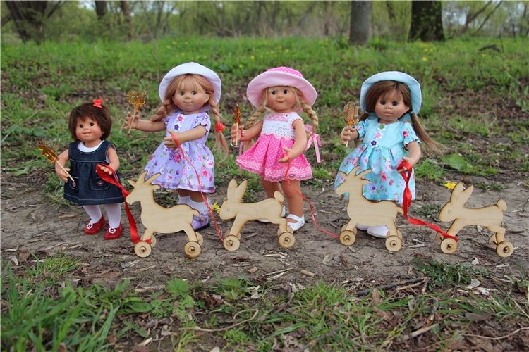 Весёлая семейка на прогулке