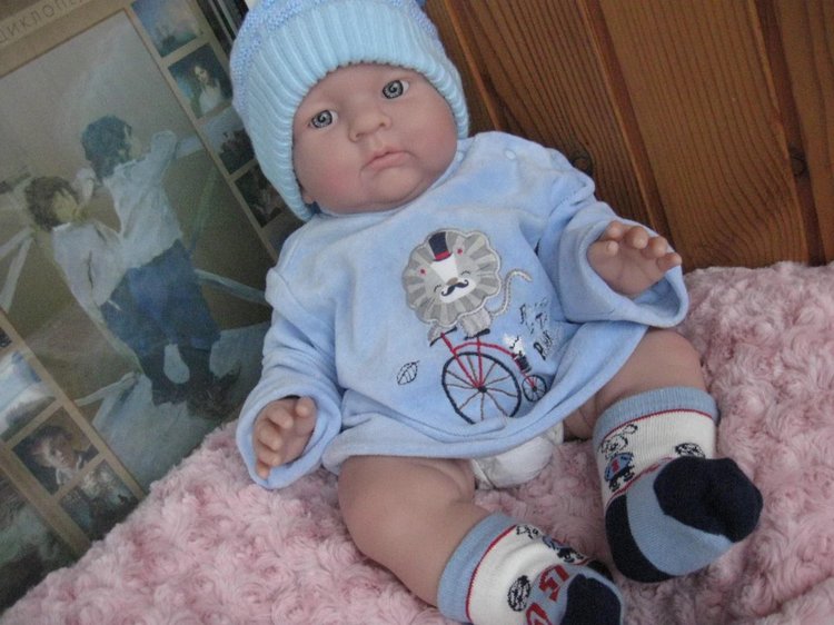 Маленькая Евочка любит наряжаться