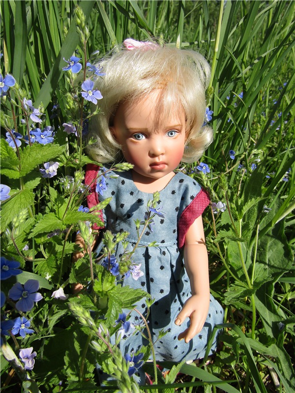 Сине-голубое настроение. Флора Helen Kish среди цветов в парке (фото 7)