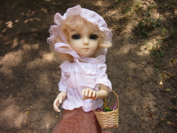 По дороге летним днём Магдалена шла с чепцом (фото 2)