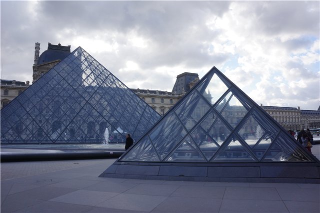 Три года не хватило, или, Лече (Miki, Kaye Wiggs) в Лувре