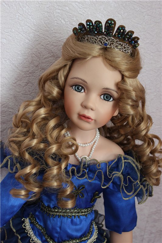 Фарфоровая кукла от Oncrown Collection