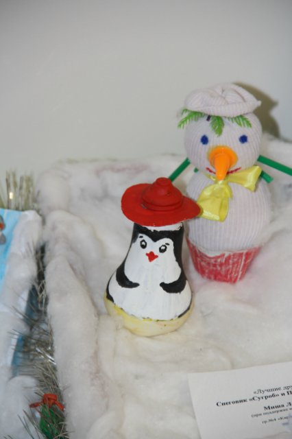 Необычные снеговики из обыденных вещей своими руками