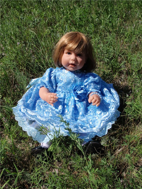 Чудеса с переодеванием продолжаются, моя Люсенька в голубом