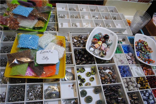 Выставка на Тишинке "Атмосфера творчества". Октябрь 2014. Бусинка к бусинке - получаются бусики! Кружево для антикварных