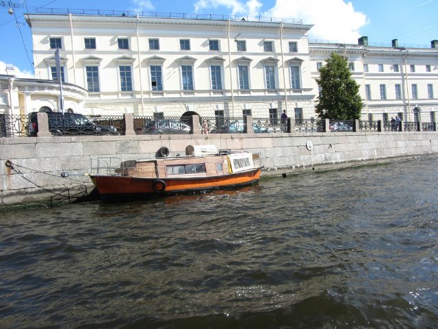 Приглашаем на водную экскурсию по Петербургу