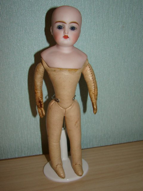 Антикварная карманная кукла Bähr & Pröschild на французском модном теле (фото 3)