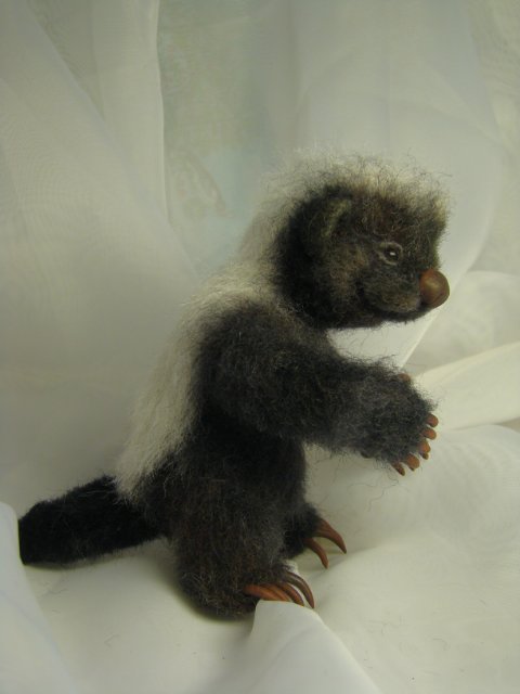 Чудной зверь - медоед. Авторская игрушка валянием Ольги Чернухо (фото 7)