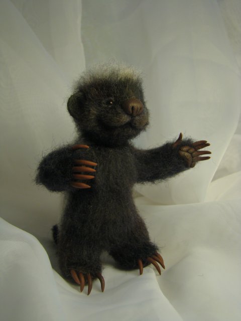 Чудной зверь - медоед. Авторская игрушка валянием Ольги Чернухо