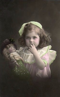 Старый фотоальбом. Девочки и куклы - продолжение