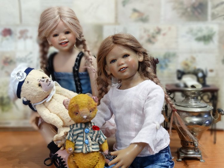 Новые игрушки для любимых кукол