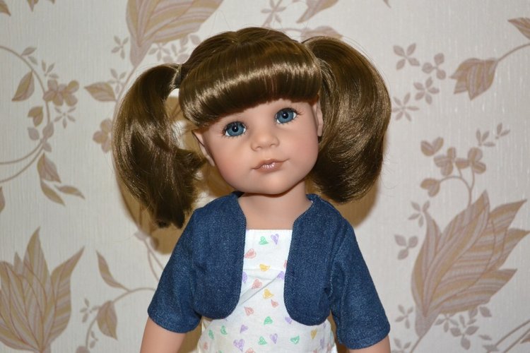 Брюнетки из Спа-салона немецкой фирмы Gotz