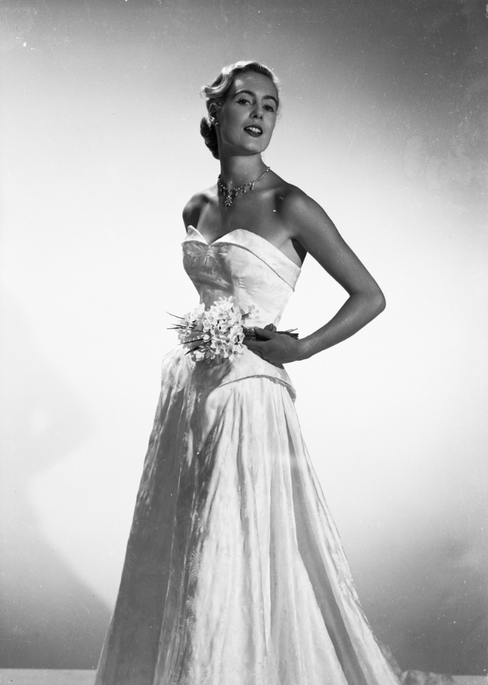 Как менялась мода на свадебные платья