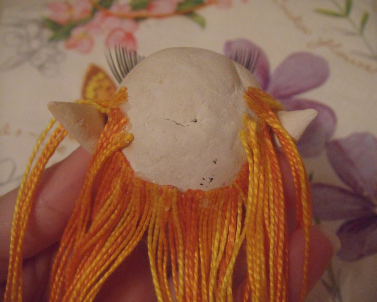 Кукольный эксперимент 1.1: волосы из ниток для пластиковой куклы: Мастер-класс