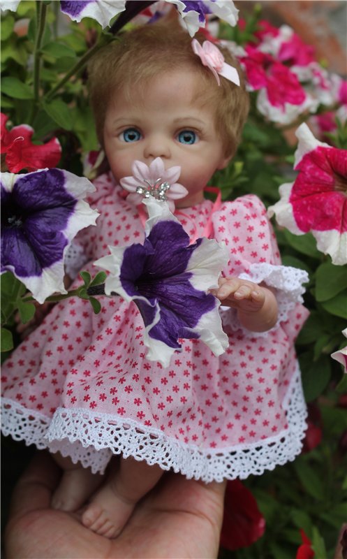 Кукла реборн Nessa. Дюймовочка (фото 9)