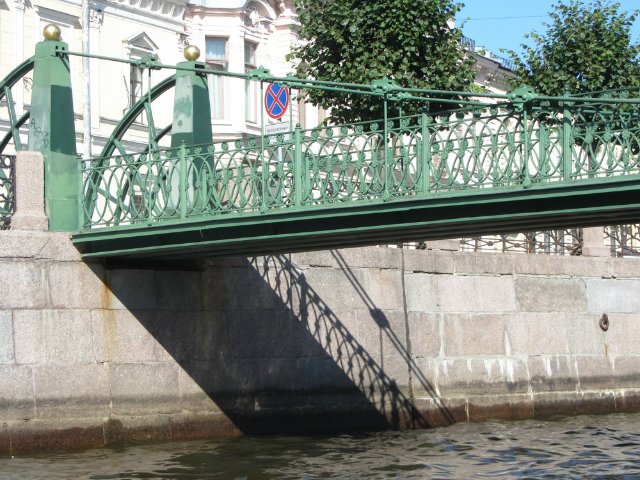 Приглашаем на водную экскурсию по Петербургу