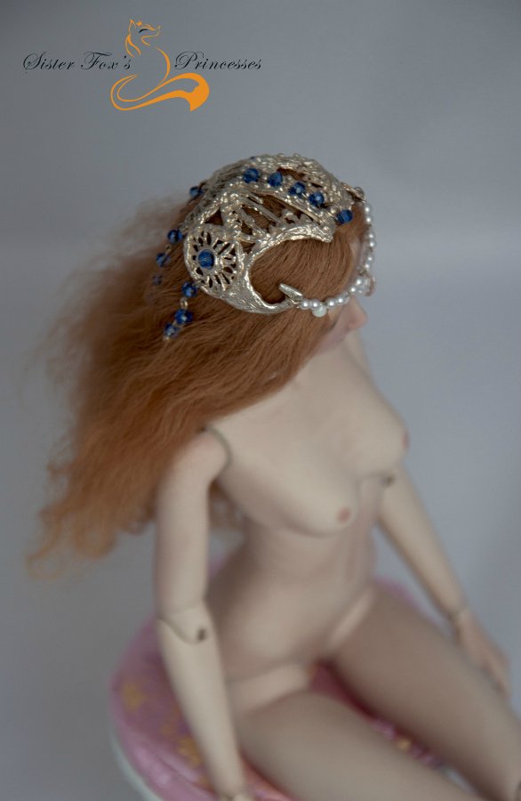 Шарнирная обнаженка и немного серебра. Фарфоровая кукла от SisterFox