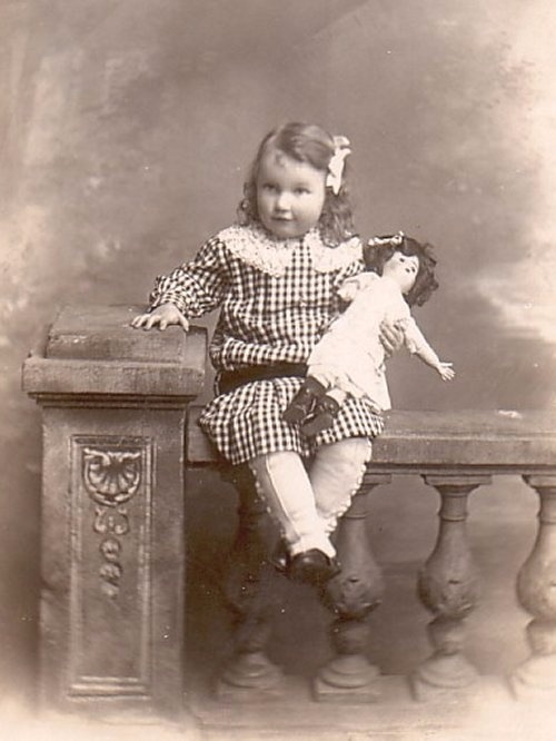 Старый фотоальбом. Девочки и куклы - продолжение