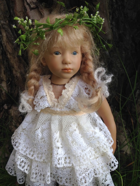 Сири в сосновом лесу. Siri mini club A. Himstedt