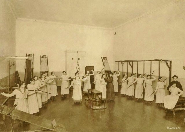 Ко Дню знаний. Из истории женского образования в России