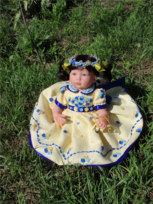 Солнечная цветочница Анюта. Эксперименты с переодеванием могут быть нескончаемы