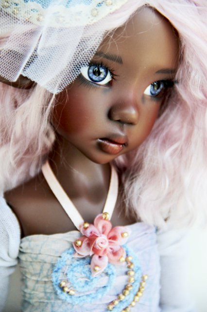 В роли моделей Ларисса дарк и Лайла тан