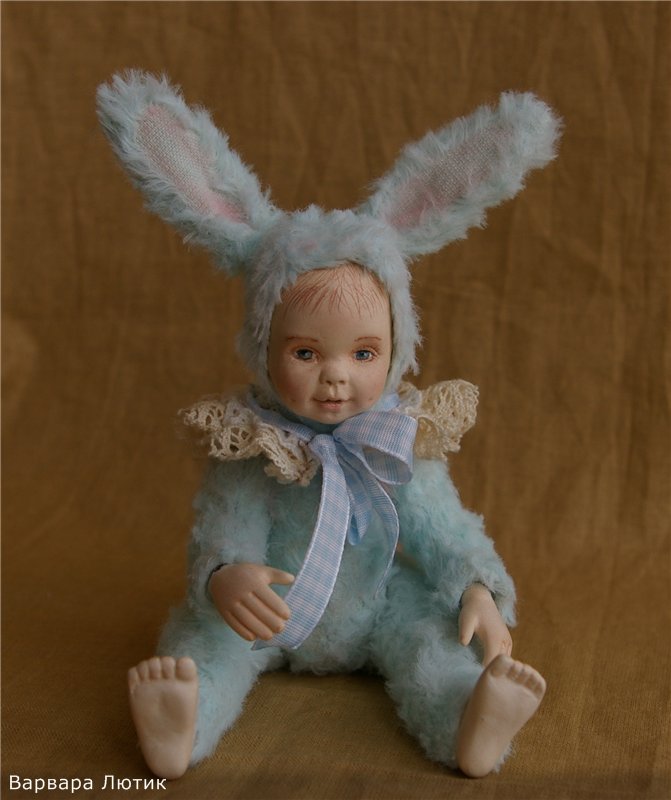 А вот и обещанный секрет-сюрприз. Микро тедди долл. Рост 15 см без учета ушек. Первый эксперимент