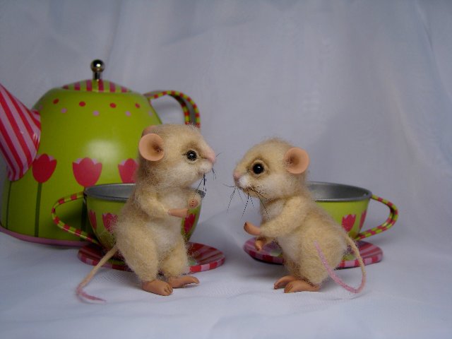 Безумное чаепитие или "так вот кто это шуршал!". Авторские игрушки валянием Ольги Чернухо (фото 2)