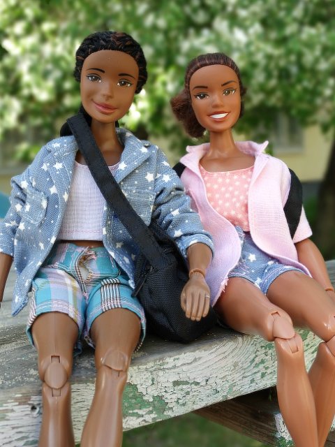 Реальные девчонки на прогулке