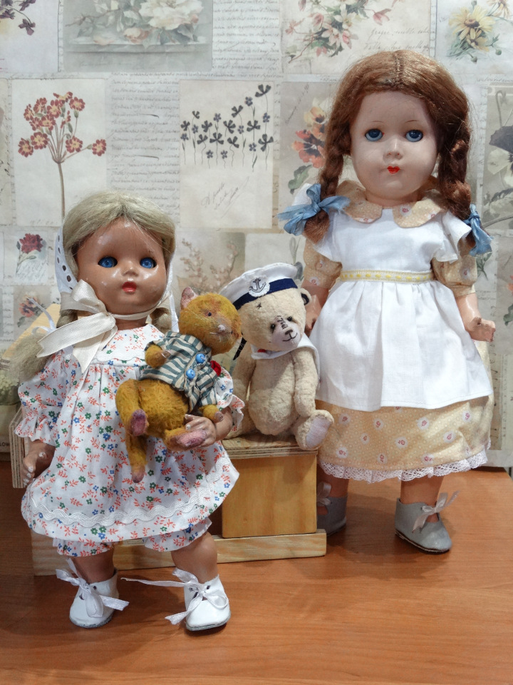 Старенькие куколки с игрушками (фото 4)