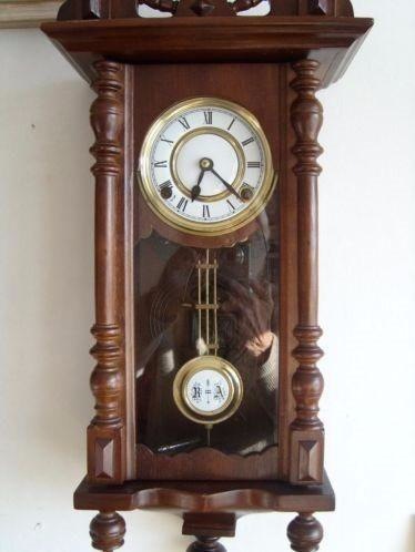 Старинные часы еще идут. Коллекция старинных часов