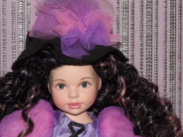 Неожиданно для меня, прилетела ко мне чудная фарфоровая ведьмочка