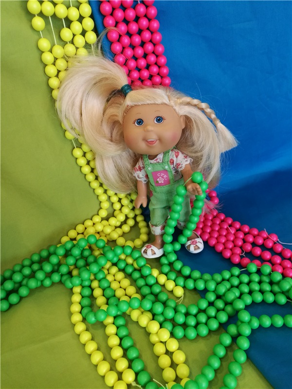 Надели шарики на нити. Красиво очень, посмотрите! Сваровски нашими глазами