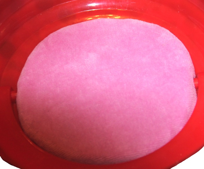 В подарок всем мастерицам сайта – идейка! Удобная, практичная, безопасная игольница – мастерим быстро. МК