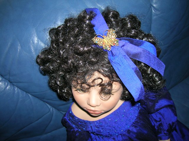 Очень синий топик или Королевский сапфир. Коллекционная фарфоровая кукла Наоми (Naomi) от Кристин Оранж