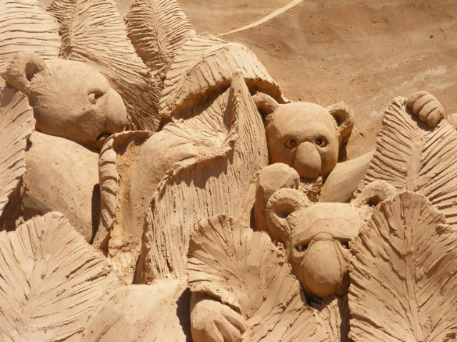 Замки, произведения скульптуры из песка