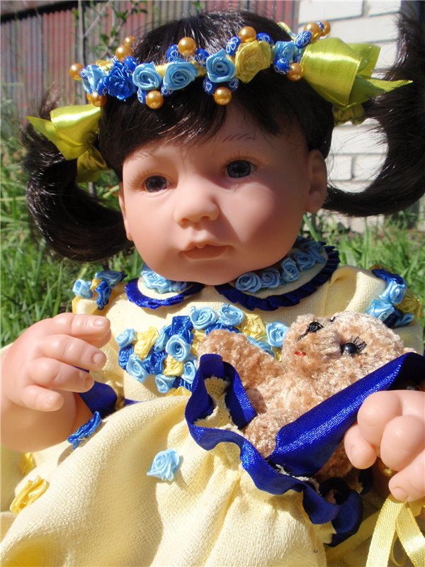 Солнечная цветочница Анюта. Эксперименты с переодеванием могут быть нескончаемы