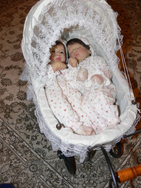 Чудо малыши в детской колясочке.. Artista Charisma Doll